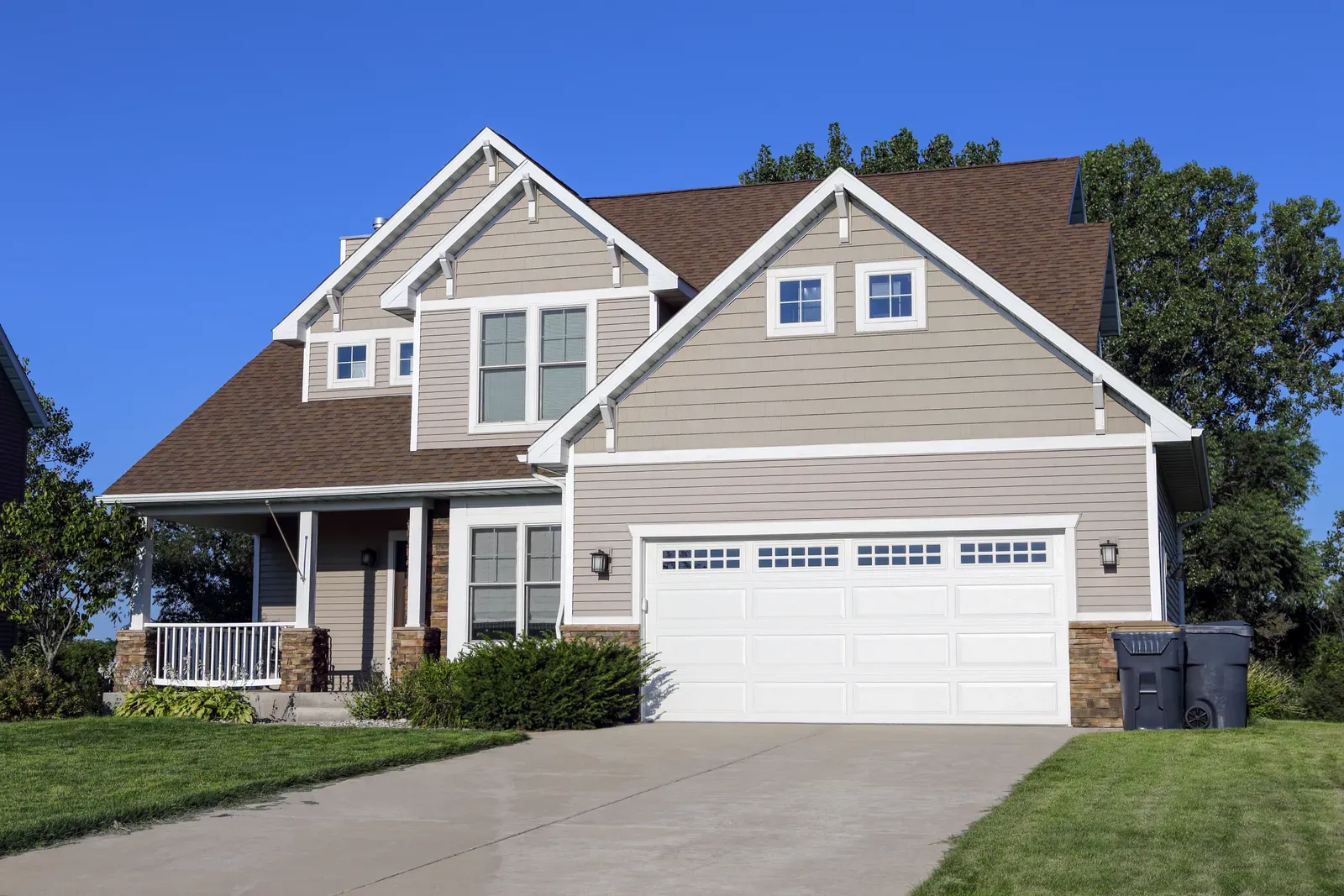 A professional installing vinyl siding on a residential building. | S&S Remodeling